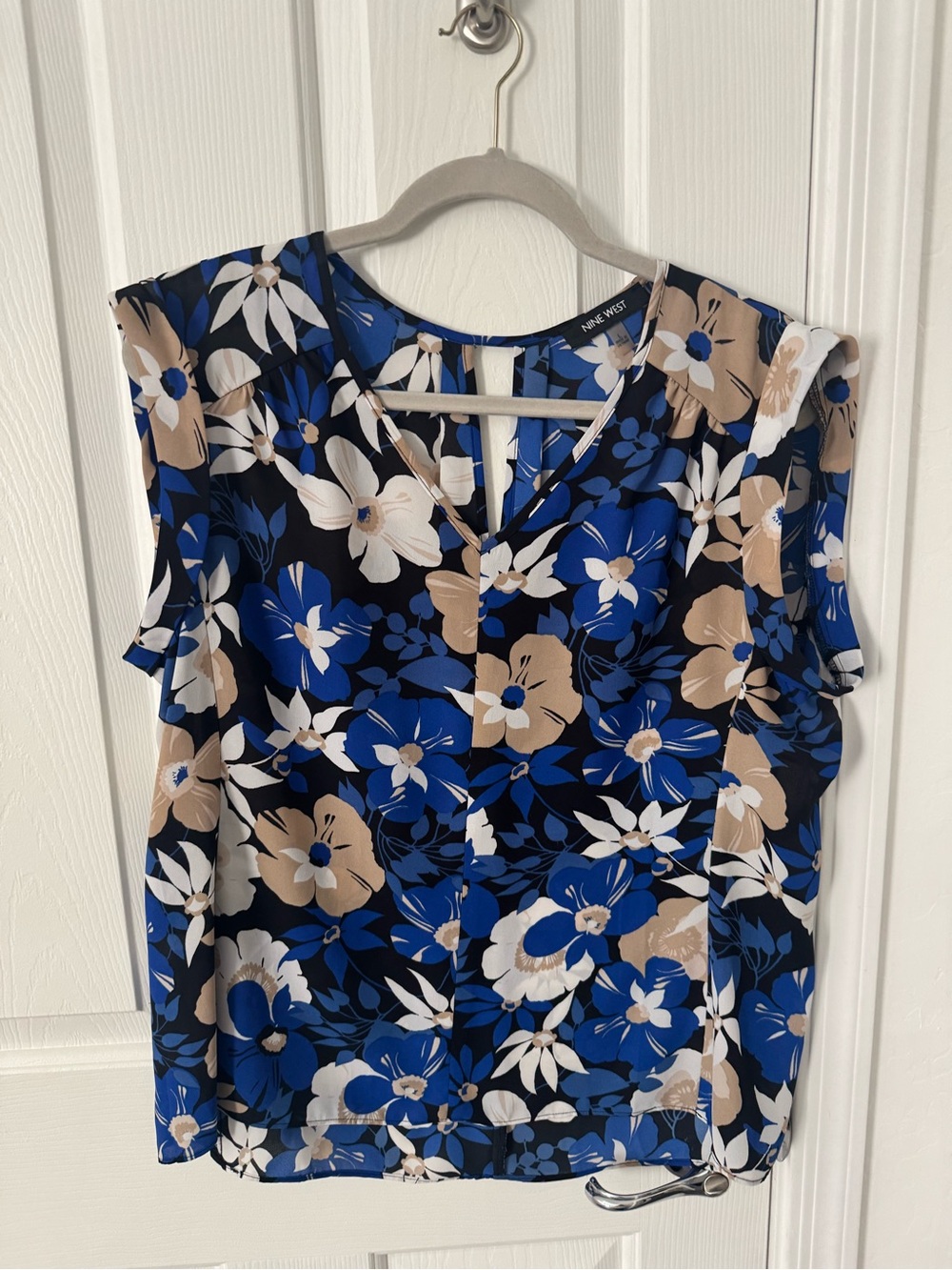 Nine West Blue Floral V-Neck Sleeveless Top